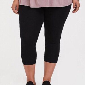 TORRID 3 Plus Size Capri Leggings Black Pull On Elastic Waist Cotton Capris 3X